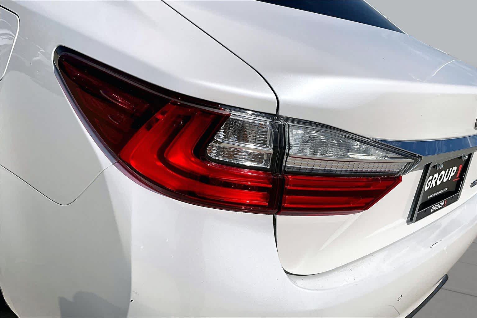 Used 2018 Lexus ES 350 w/ Navigation System Package FWD image 29