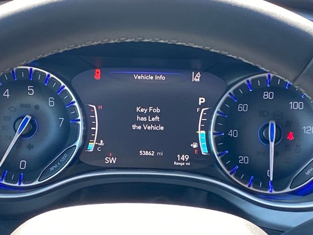 Used 2024 Chrysler Pacifica Touring-L FWD image 10