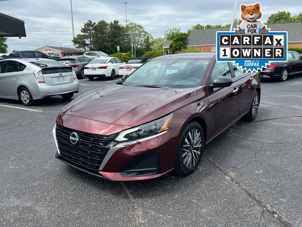 Used 2025 Nissan Altima 2.5 SV FWD image 2