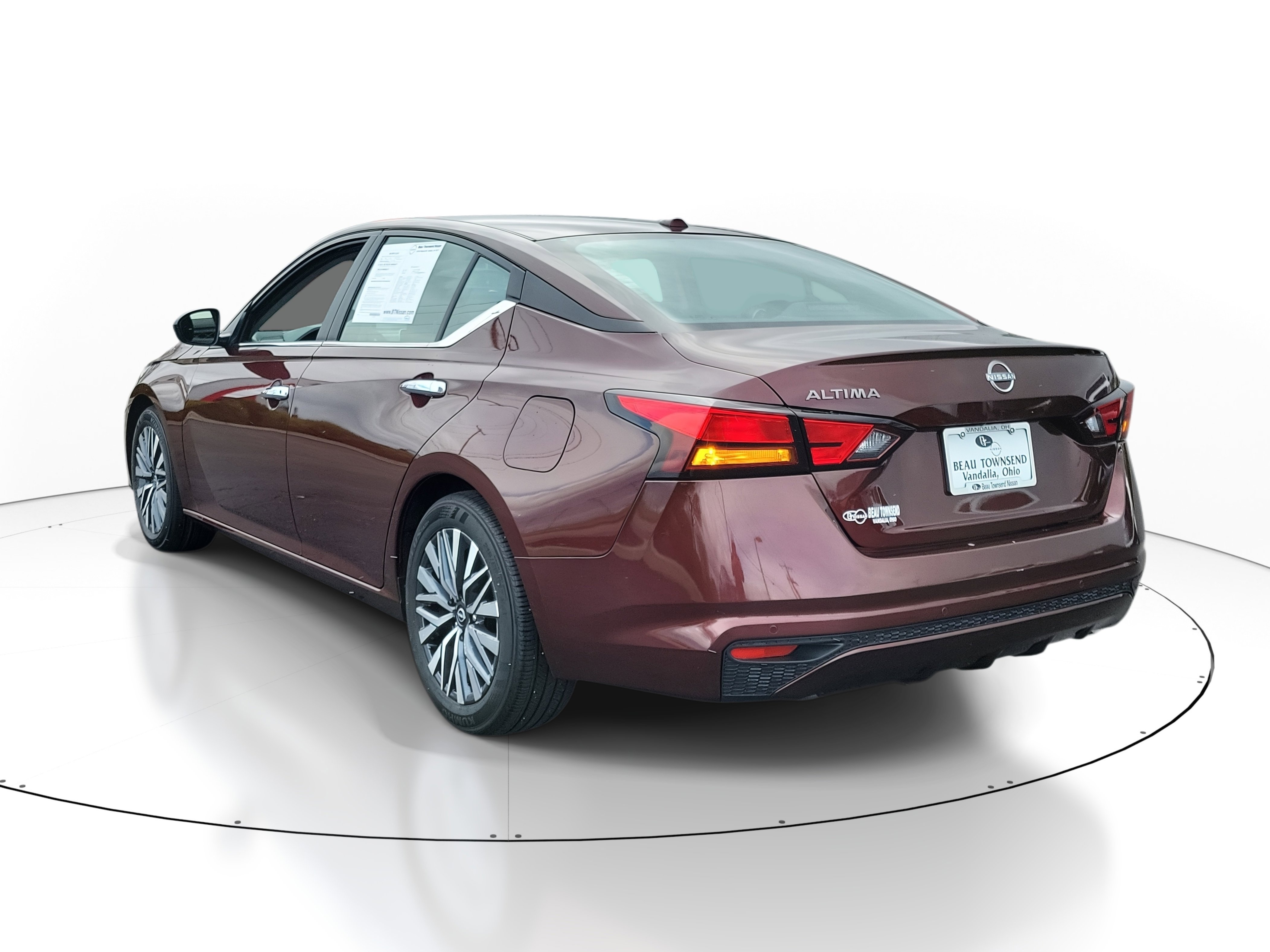 Used 2025 Nissan Altima 2.5 SV FWD image 3