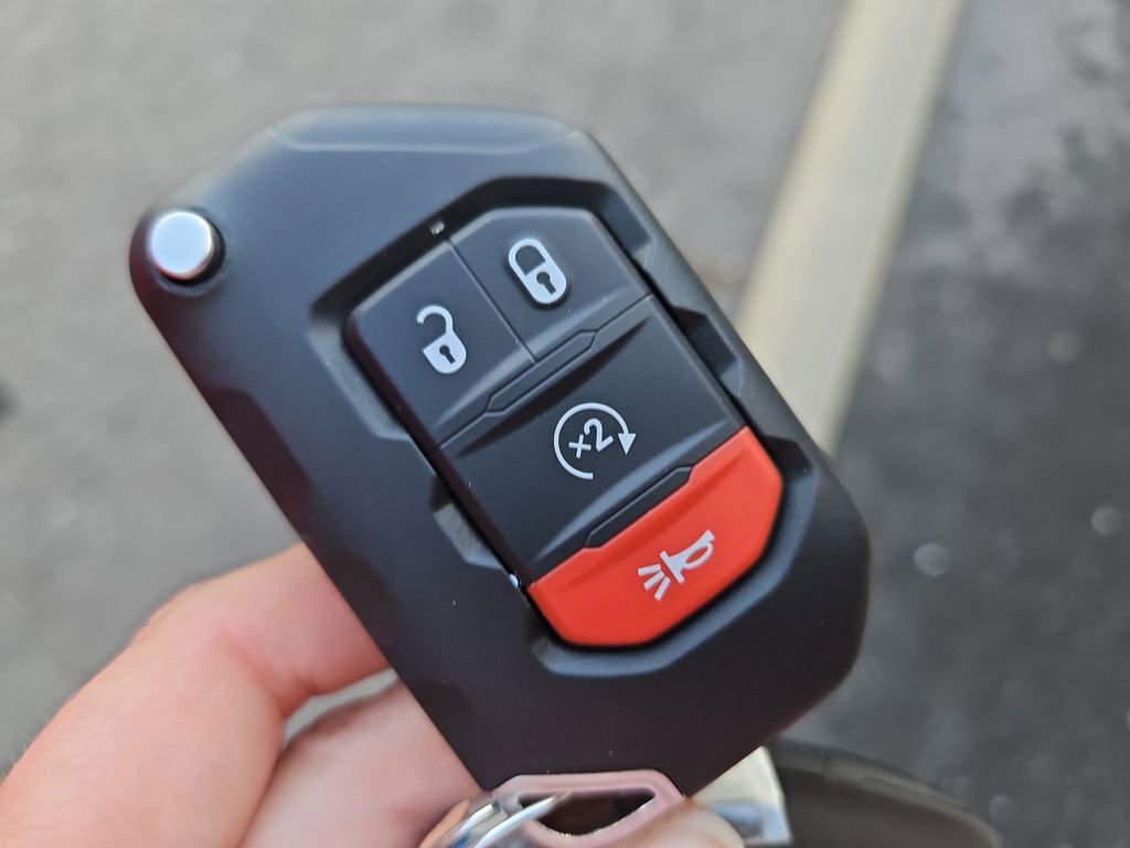 Used 2025 Jeep Wrangler Unlimited Sahara image 35