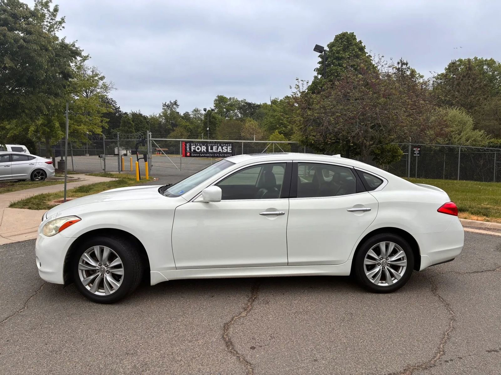 Used 2011 INFINITI M37 x w/ Premium Pkg AWD/4WD image 5