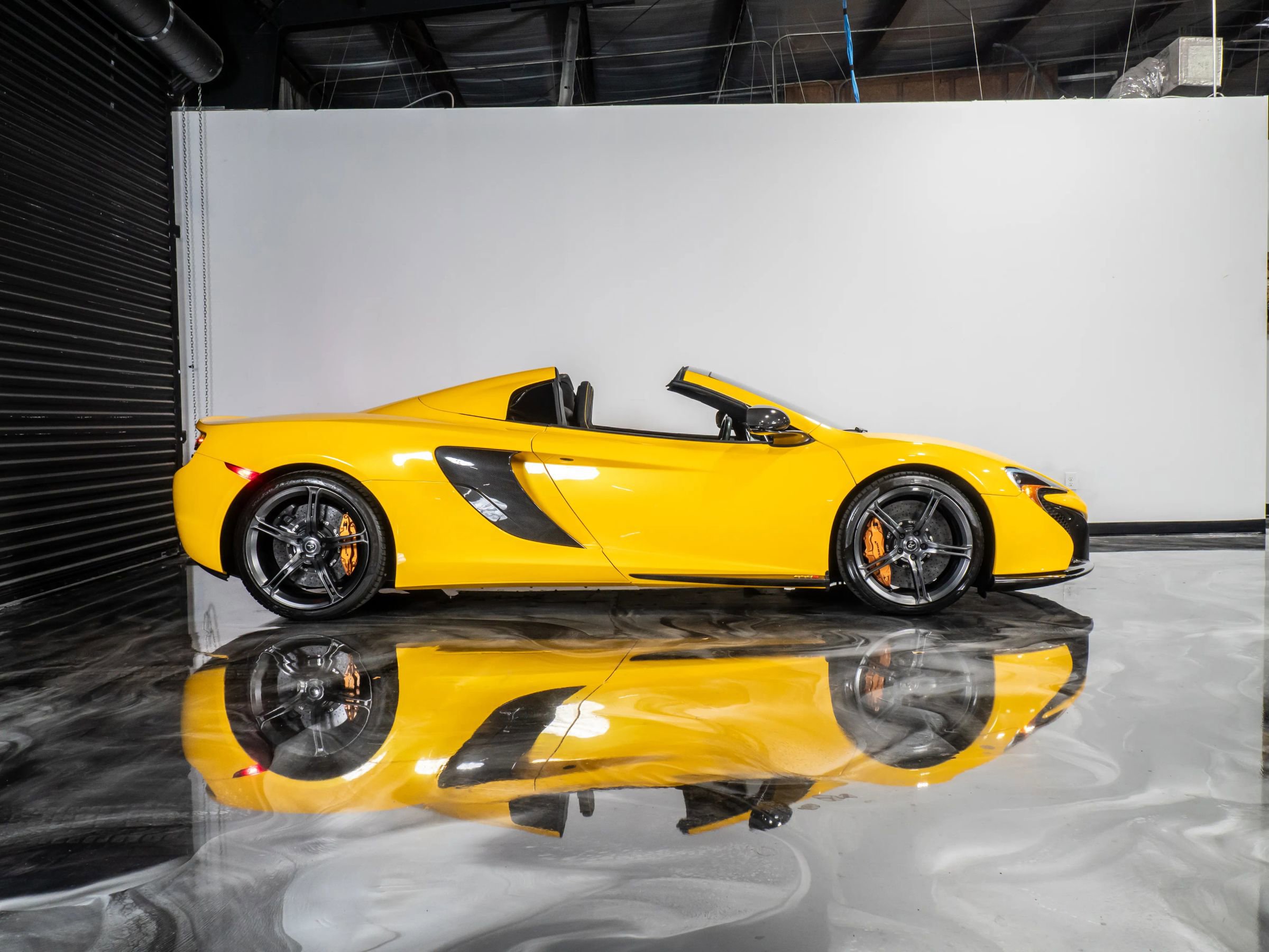 Used 2015 McLaren 650S Spider image 10