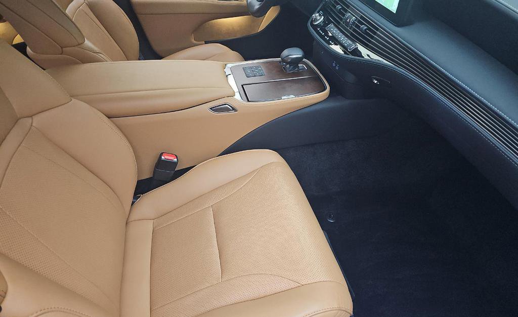 Used 2024 Lexus LS 500 RWD image 11
