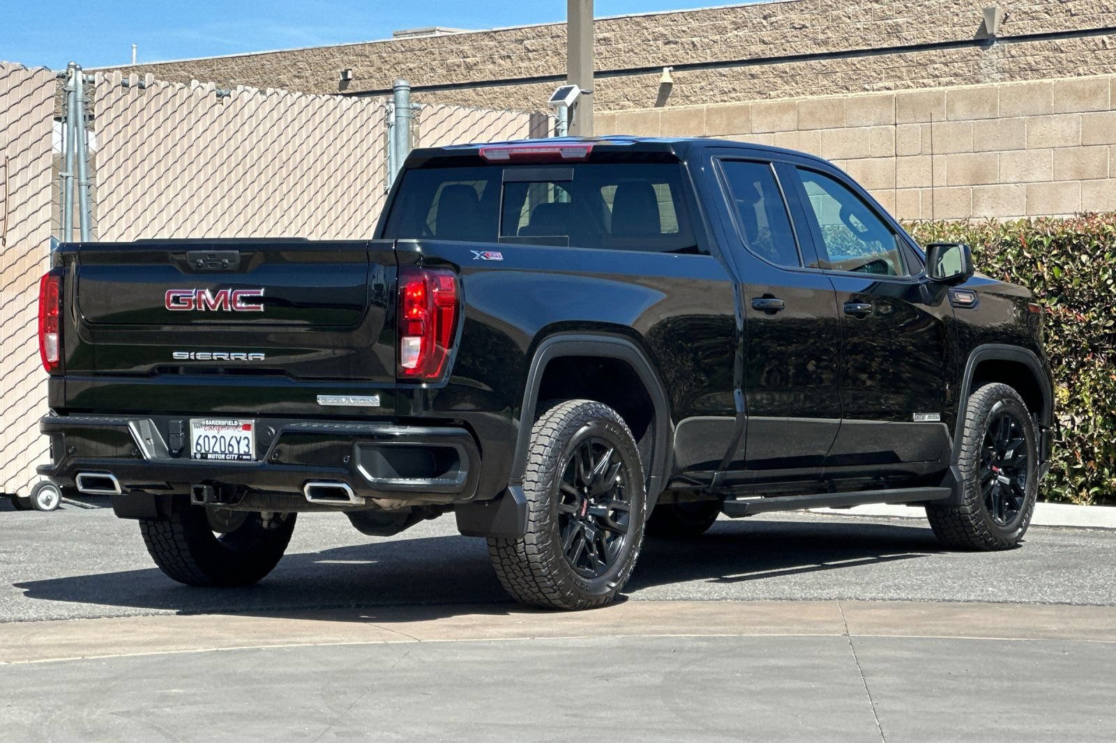 Certified 2022 GMC Sierra 1500 Elevation w/ Preferred Package AWD/4WD image 4