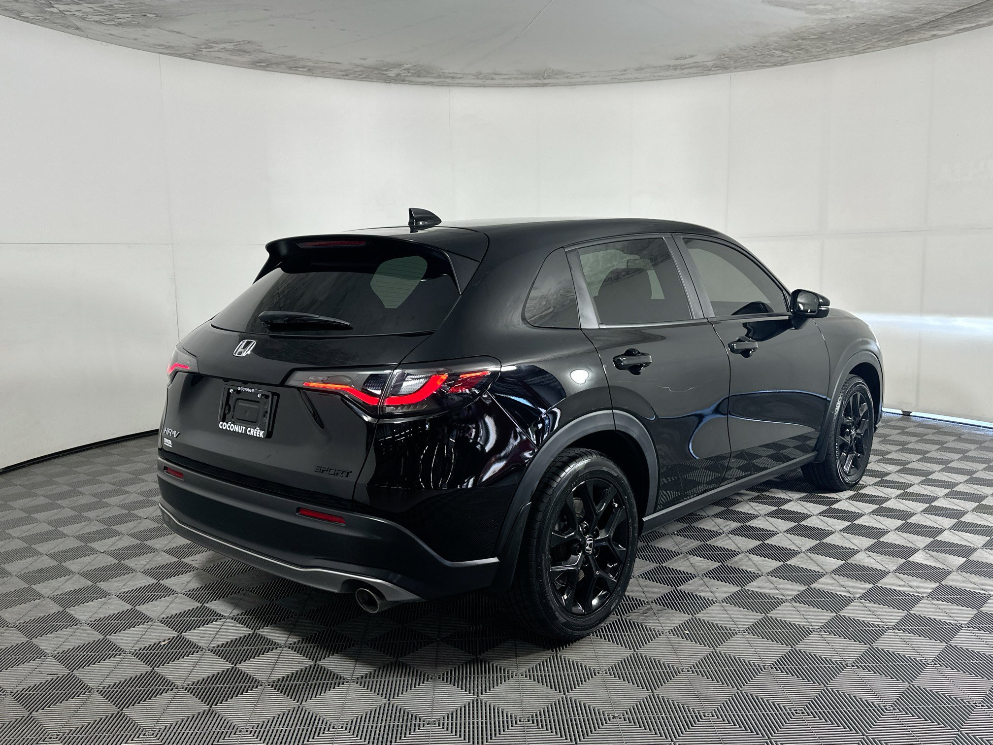 Used 2024 Honda HR-V Sport image 3