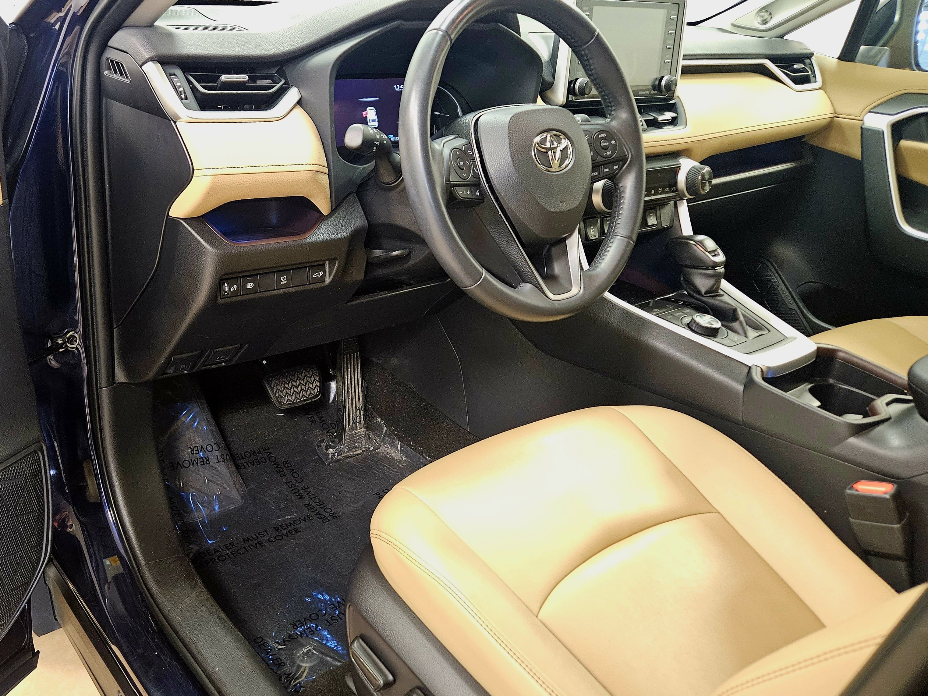 Used 2019 Toyota RAV4 Limited w/ Advanced Technology Package AWD/4WD image 38