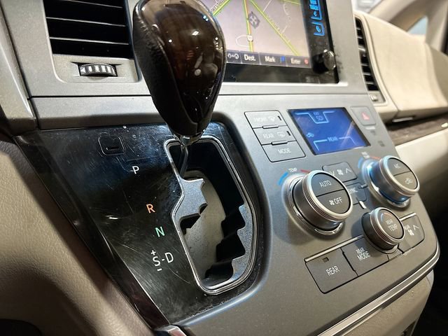 Used 2015 Toyota Sienna XLE Premium image 19