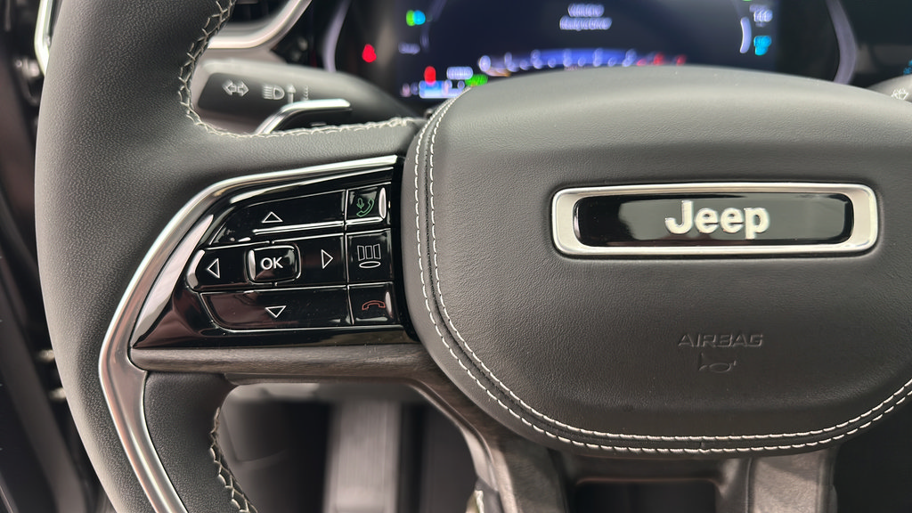 Used 2023 Jeep Grand Cherokee Overland AWD/4WD image 19