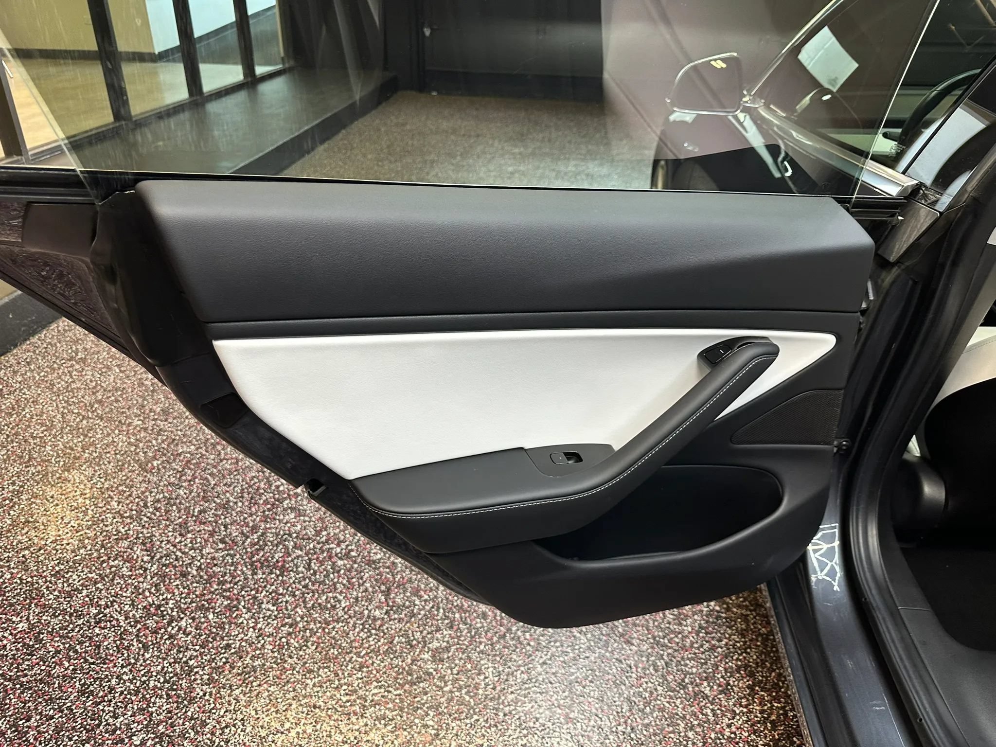 Used 2018 Tesla Model 3 Long Range AWD/4WD image 18