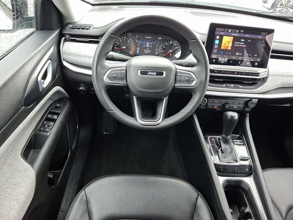 Used 2022 Jeep Compass Latitude image 2