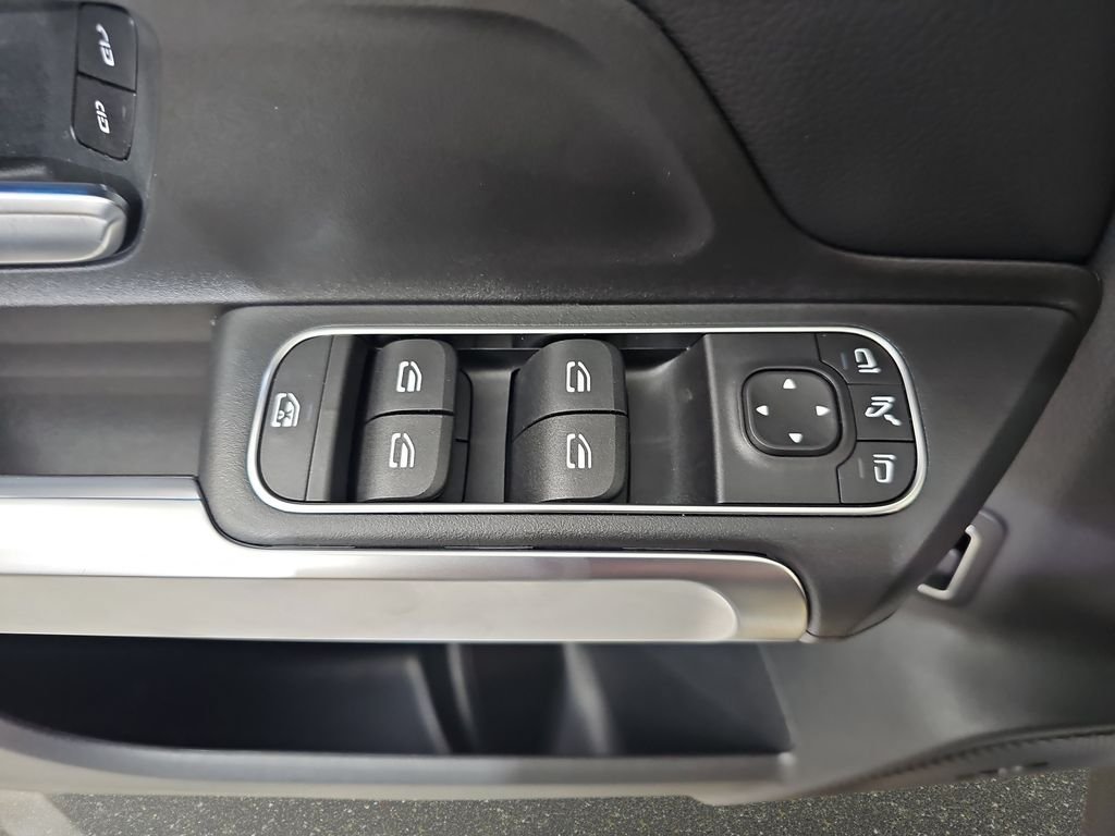 Used 2026 Mercedes-Benz GLB 250 4MATIC image 31
