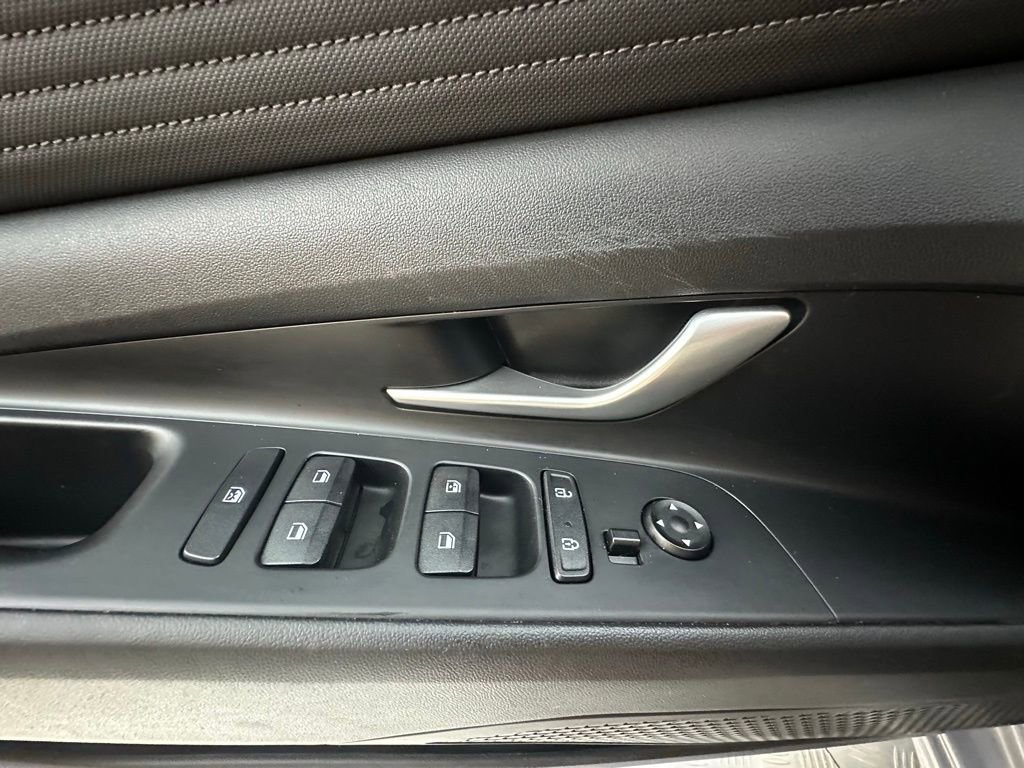 Used 2023 Hyundai Elantra SEL w/ Convenience Package image 24