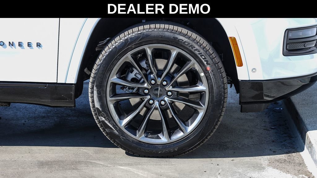 New 2025 Jeep Grand Wagoneer L Series II Obsidian w/ Quick Order Packagew 28T image 10