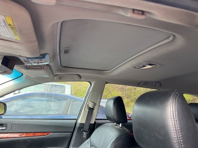 Used 2011 Subaru Outback 2.5i Limited image 9