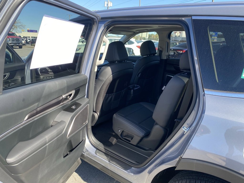 New 2025 Kia Telluride S image 28