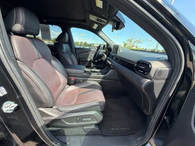 Used 2025 Honda Pilot Black Edition image 32