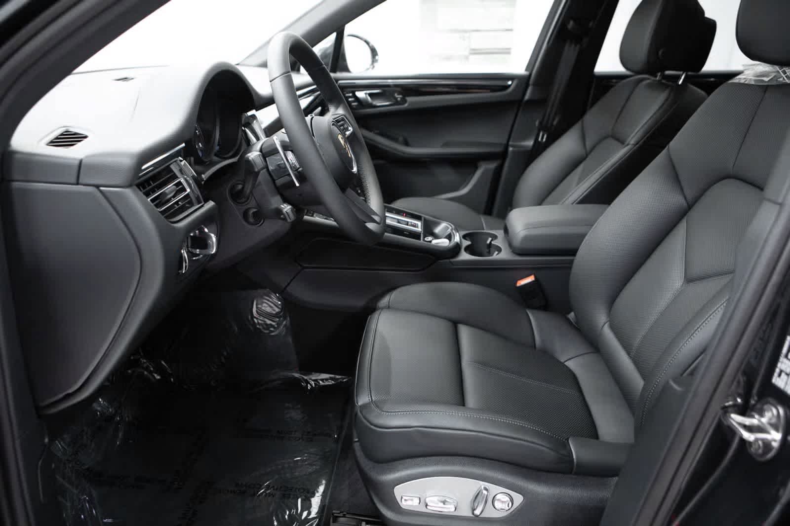 Certified 2026 Porsche Macan AWD/4WD image 23