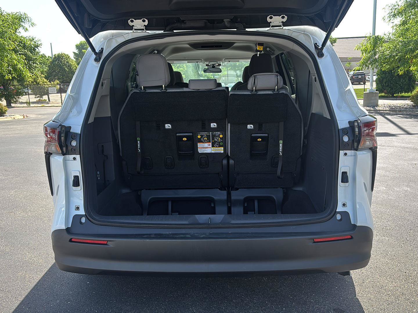 Used 2023 Toyota Sienna LE AWD/4WD image 12