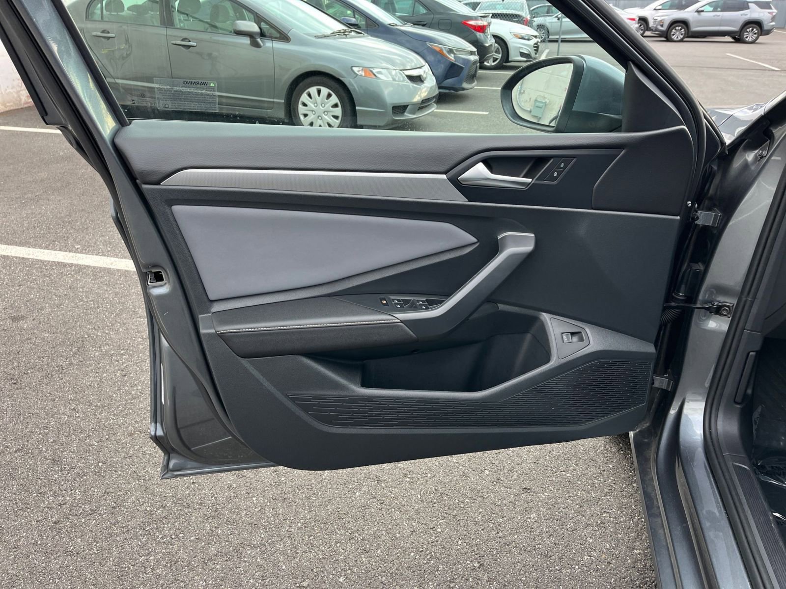 Used 2025 Volkswagen Jetta SE image 20