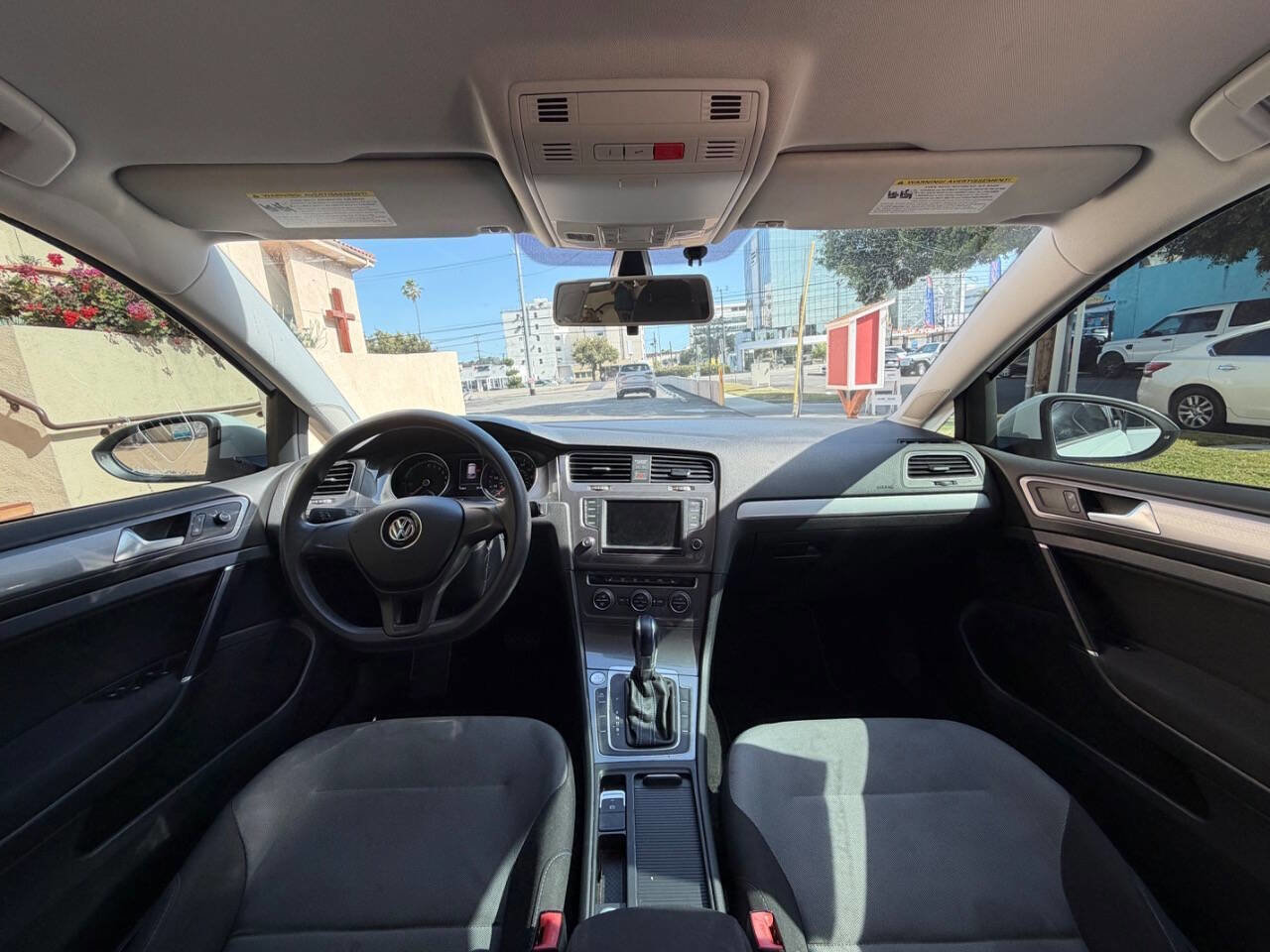 Used 2016 Volkswagen e-Golf SE w/ DC Fast Charging Package FWD image 9