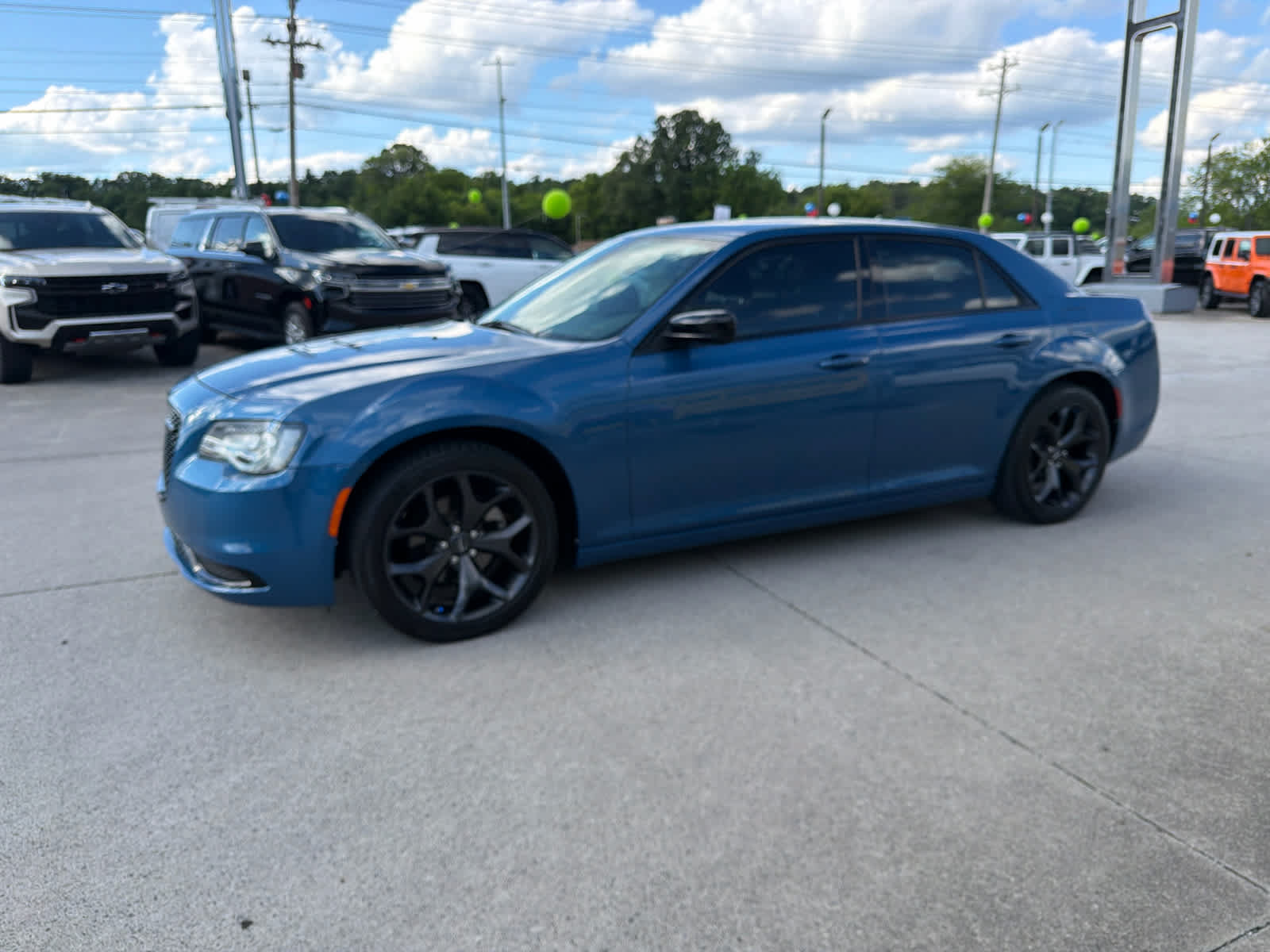 Used 2022 Chrysler 300 Touring w/ Sport Appearance Package RWD image 5