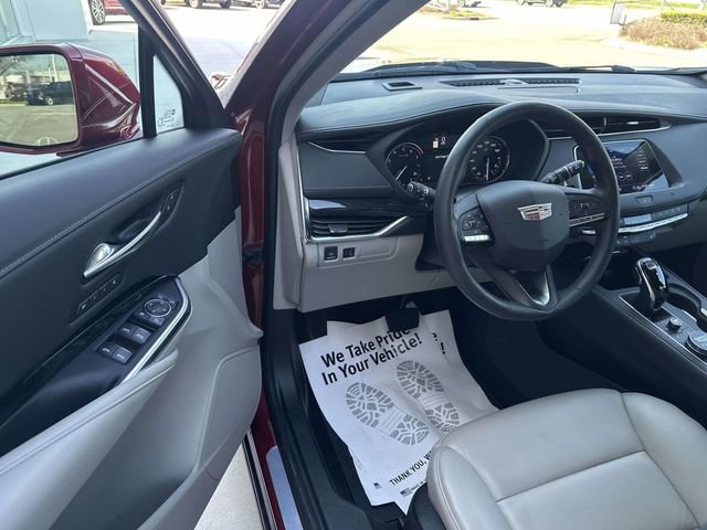 Used 2020 Cadillac XT4 Premium Luxury w/ Cold Weather Package image 15