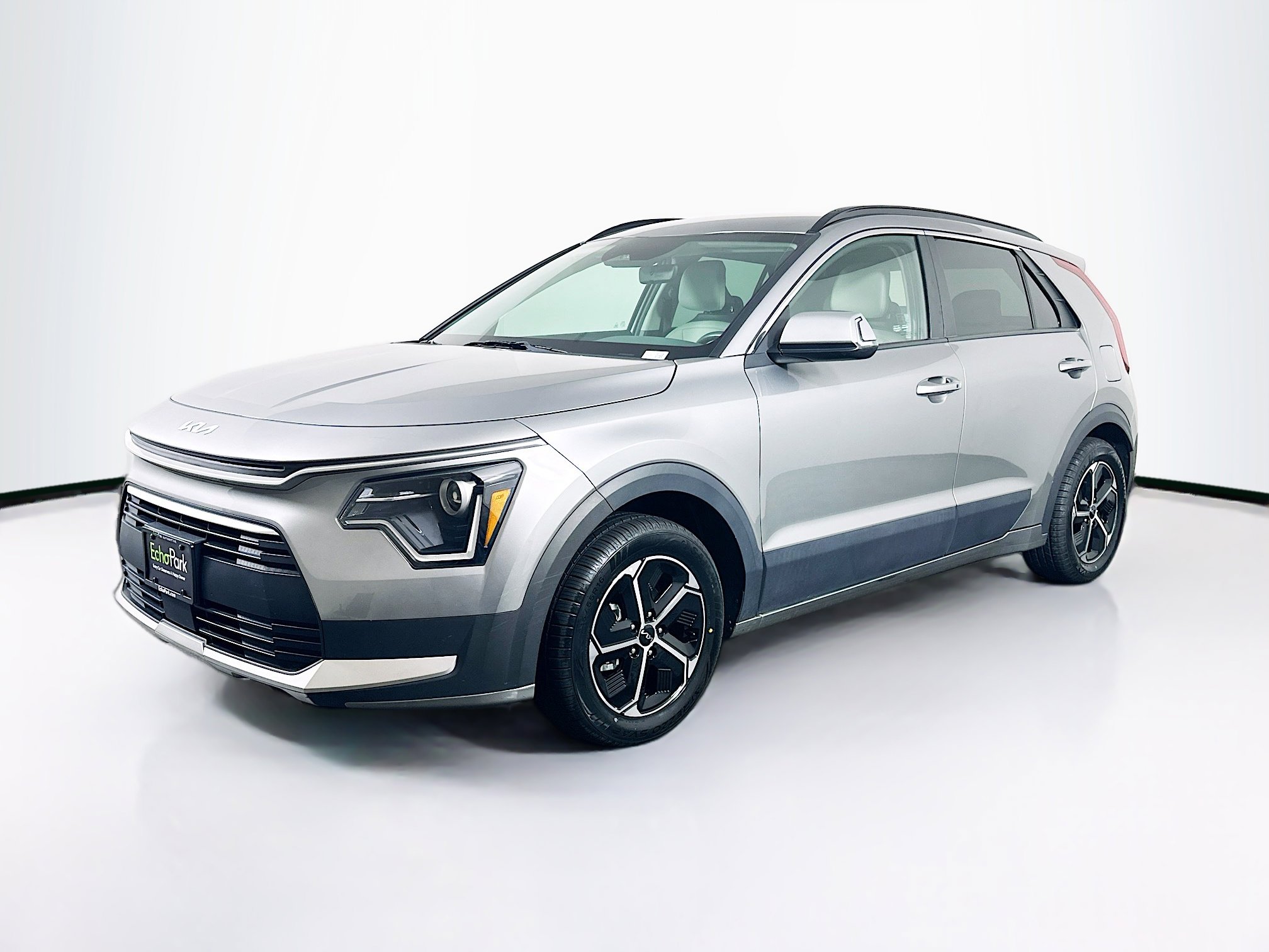 Used 2023 Kia Niro EX image 3