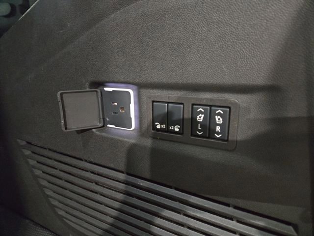 Used 2024 GMC Yukon XL Denali w/ Advanced Technology Package image 40