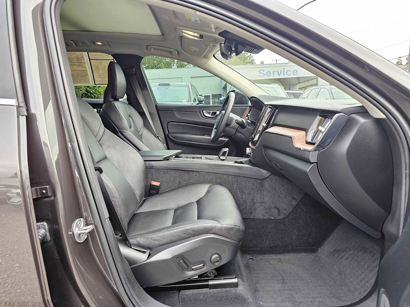 Certified 2023 Volvo XC60 B5 Plus w/ Climate Package image 10