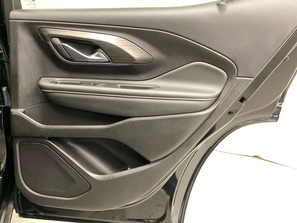 Used 2024 GMC Terrain SLT image 13