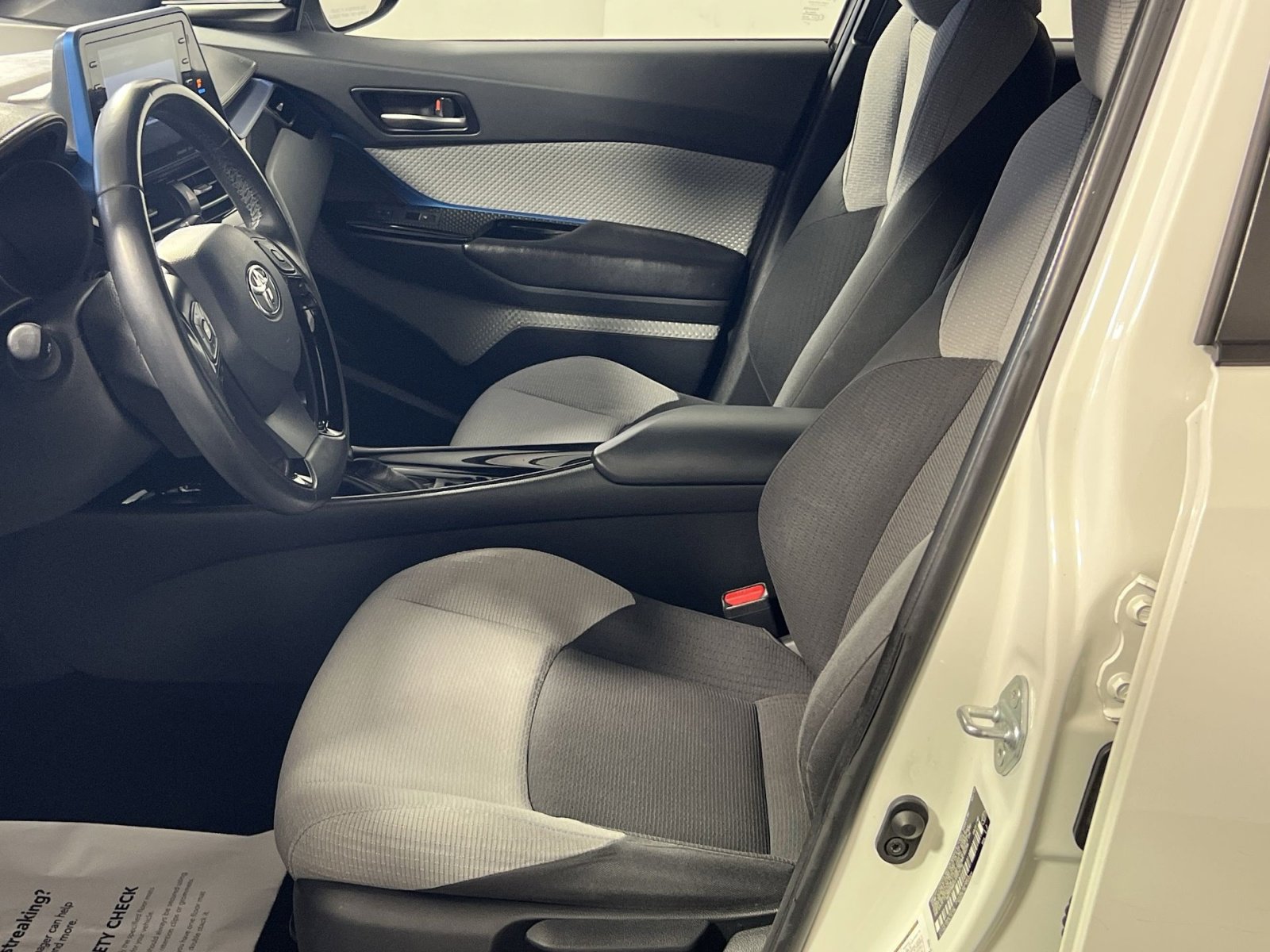 Used 2019 Toyota C-HR XLE FWD image 14