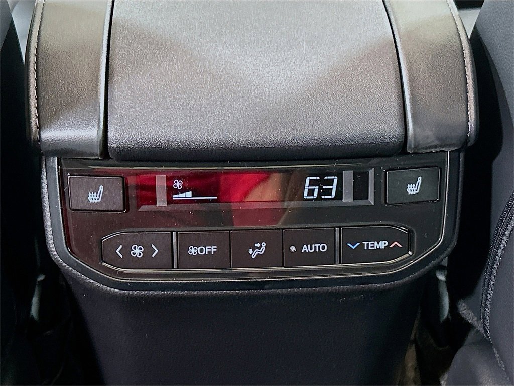 New 2025 Toyota Highlander Platinum image 23