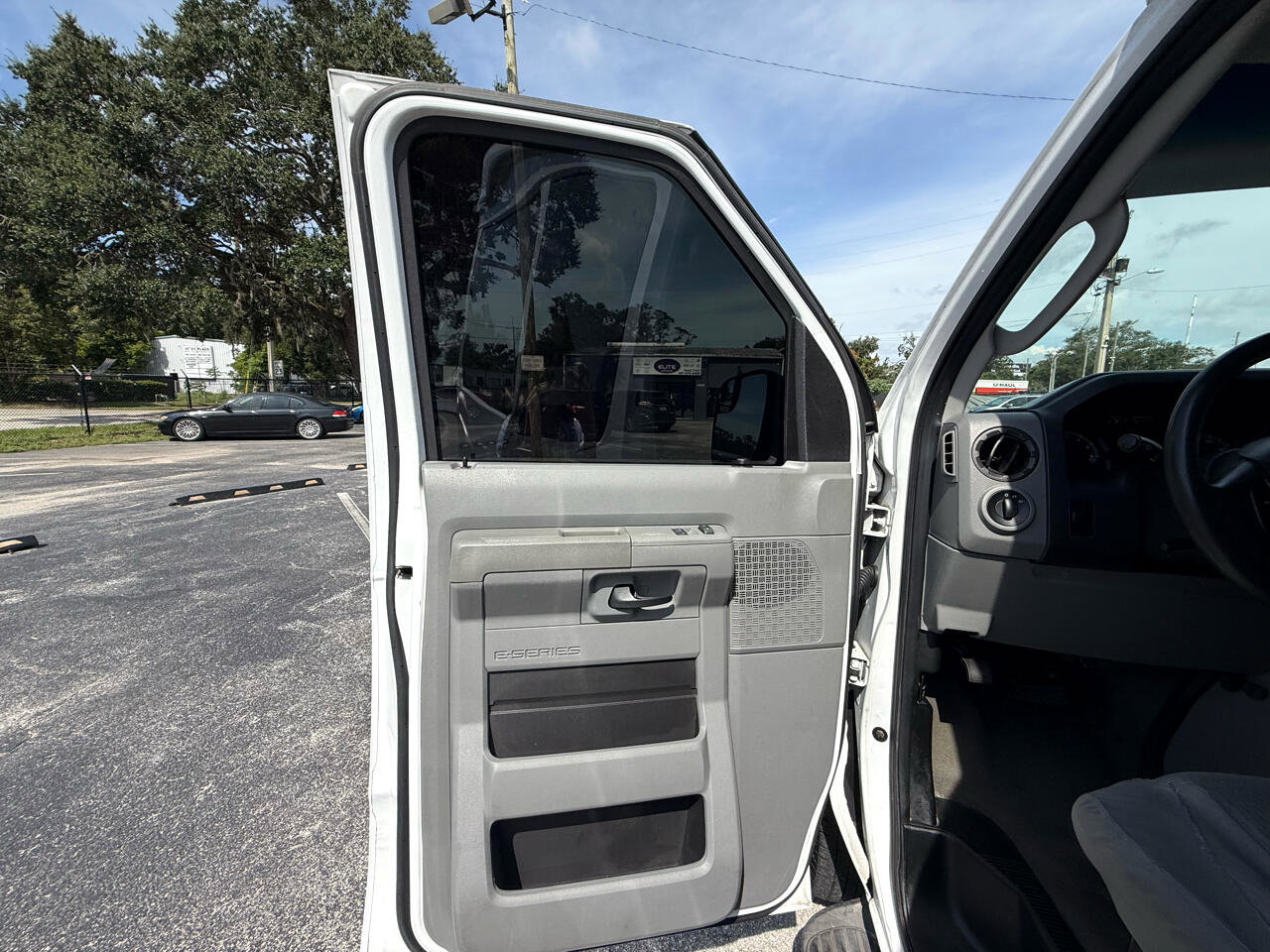 Used 2011 Ford E-150 and Econoline 150 E-150 XL image 15