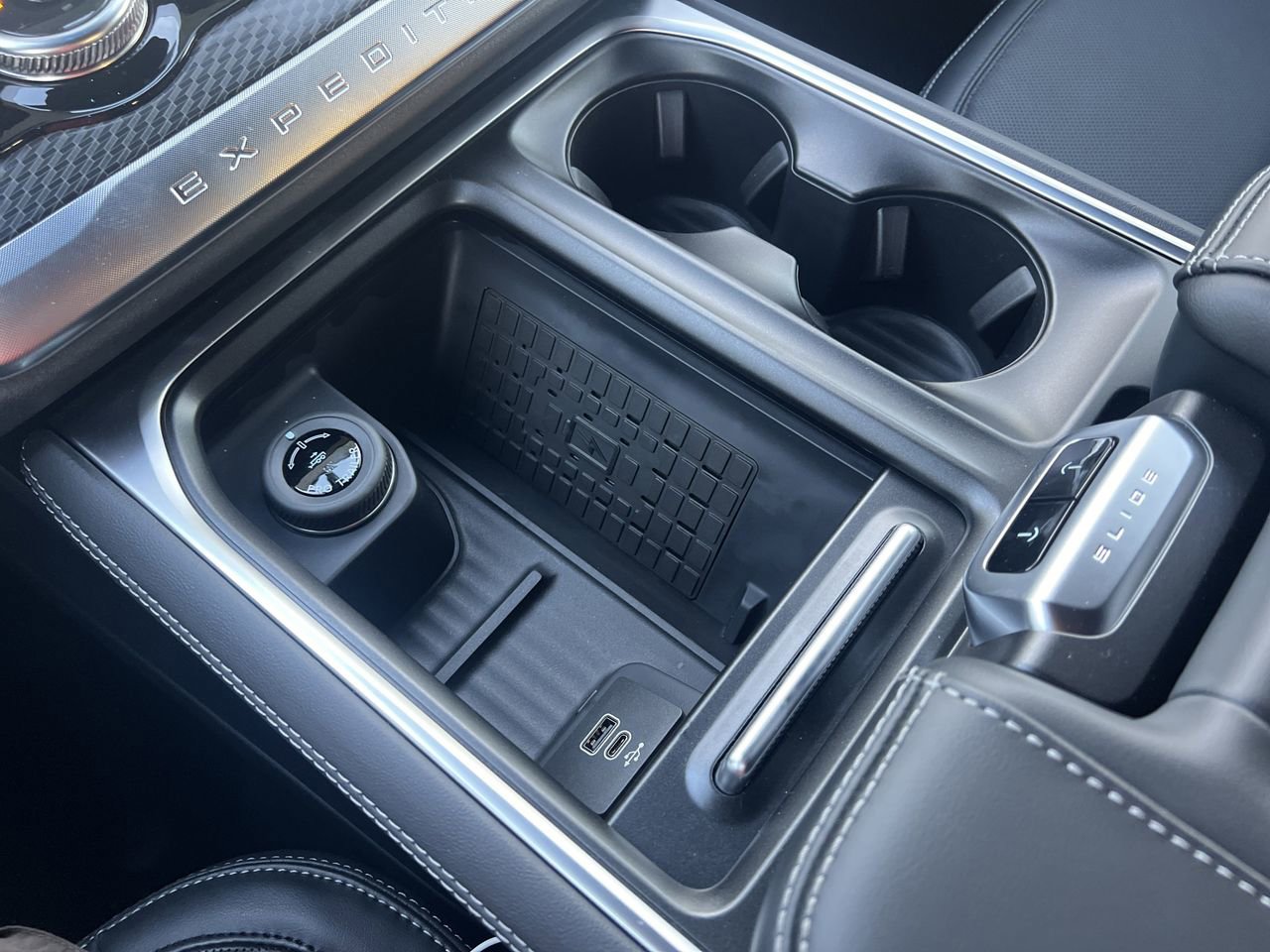 New 2025 Ford Expedition Max Platinum w/ Stealth Performance Package image 8