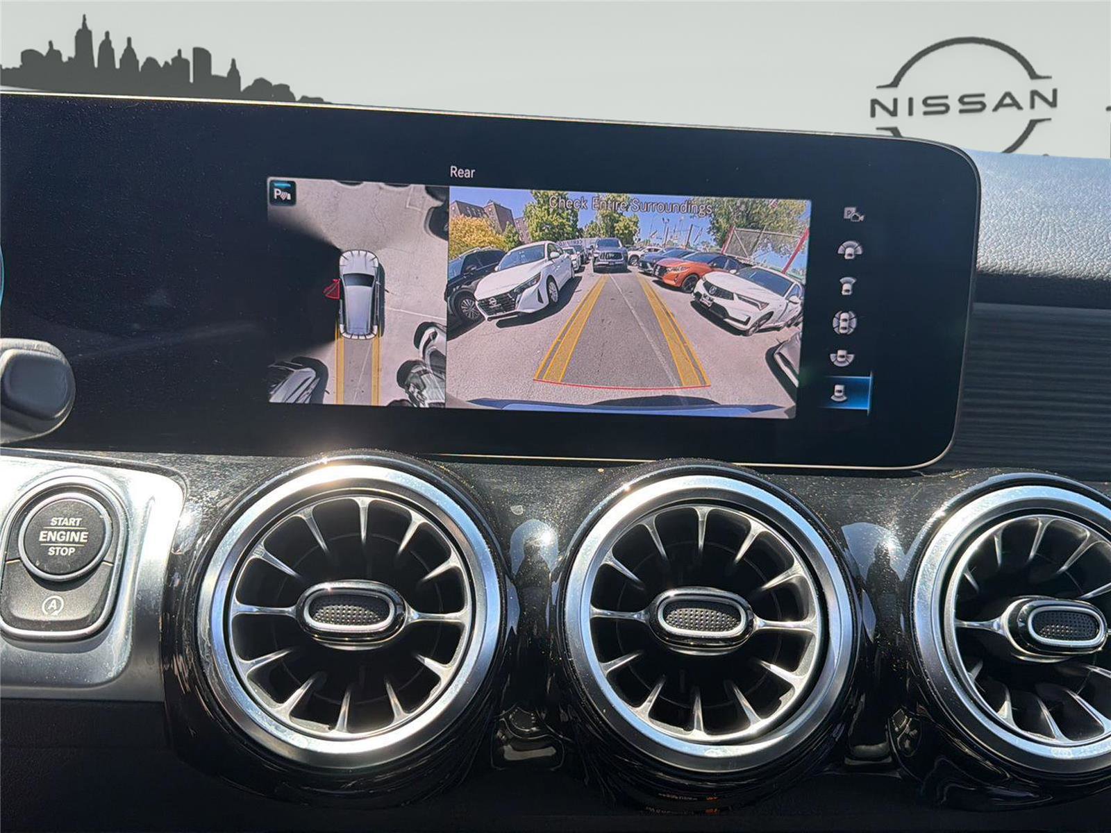 Used 2023 Mercedes-Benz GLB 250 4MATIC w/ Premium Package image 17