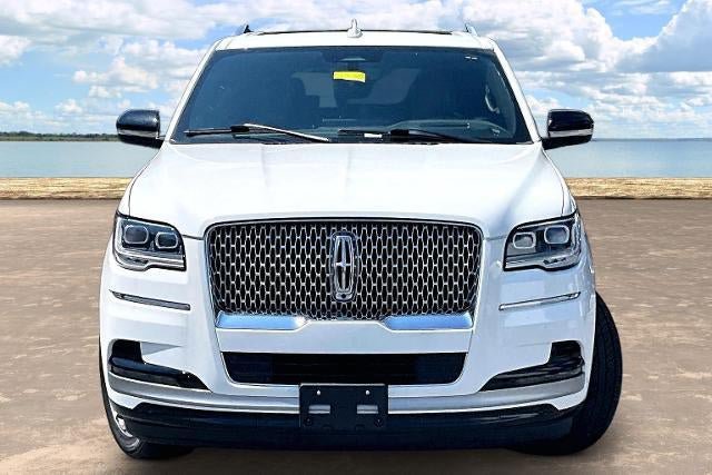 Used 2022 Lincoln Navigator Reserve AWD/4WD image 2