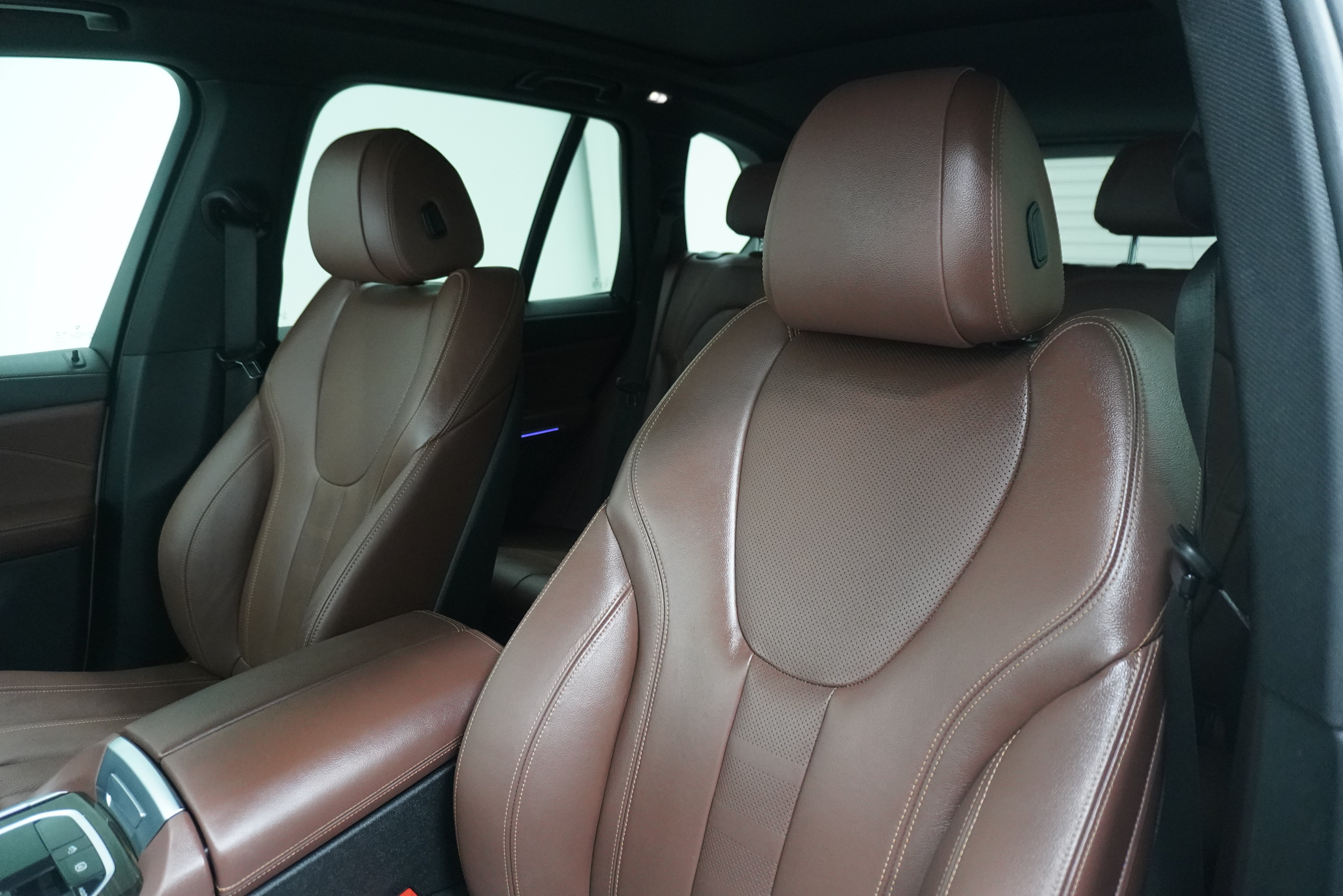 Used 2020 BMW X5 xDrive40i w/ M Sport Package AWD/4WD image 11