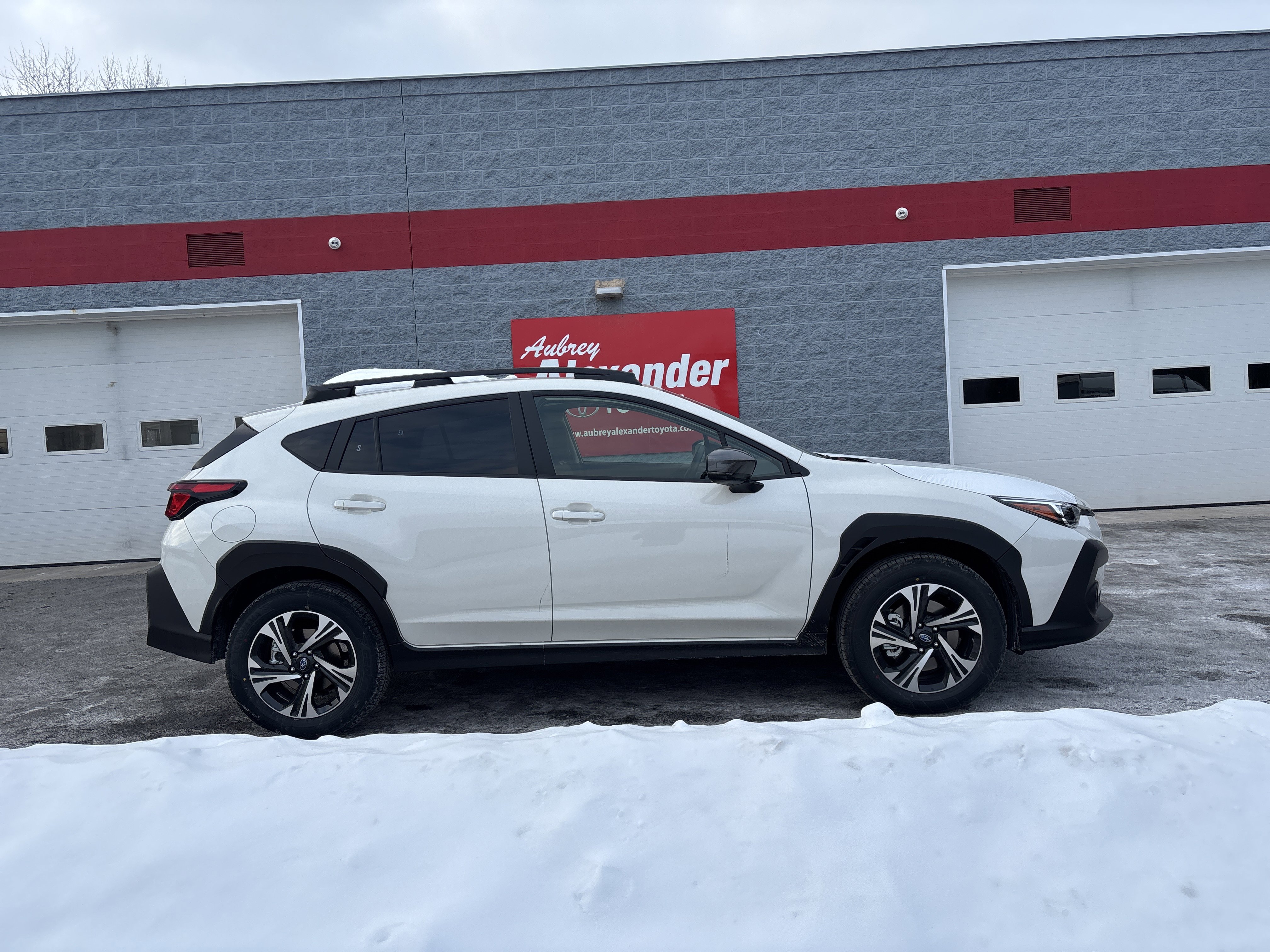 Used 2025 Subaru Crosstrek 2.0i Premium image 2