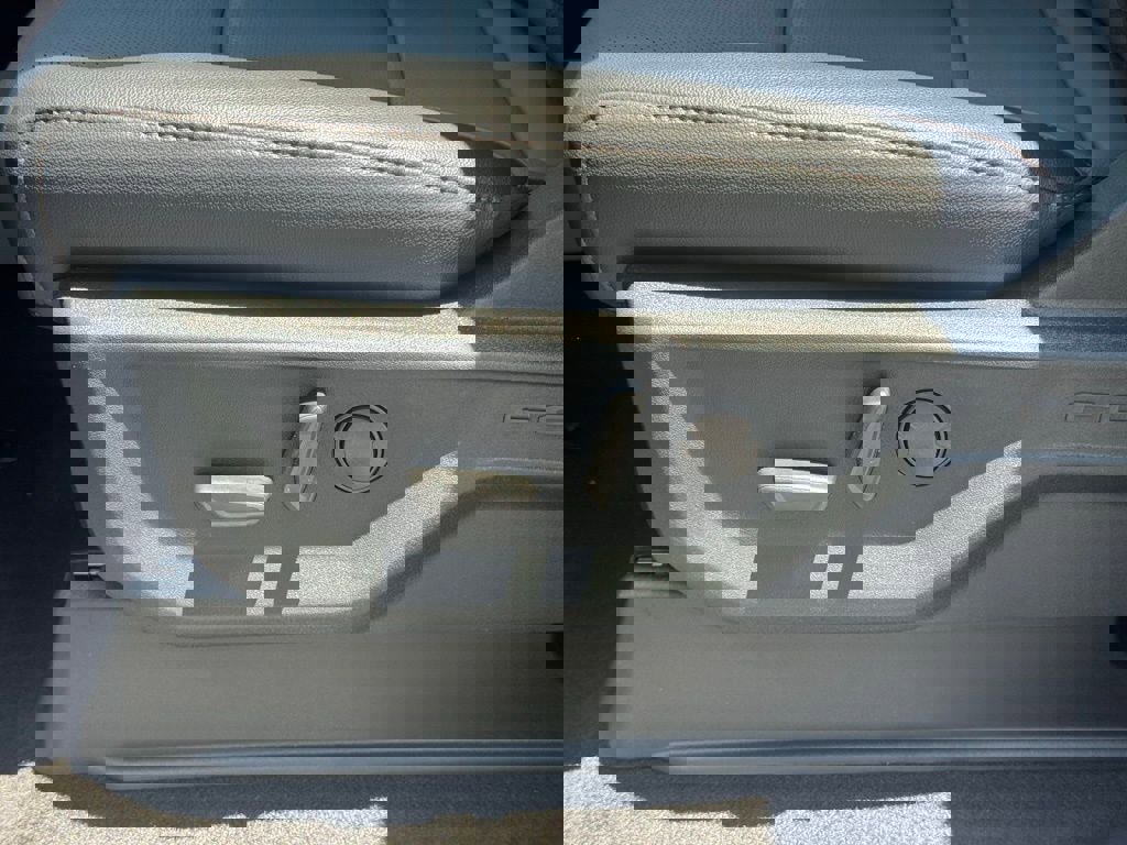 New 2025 Ford F150 Lariat w/ Equipment Group 501A Mid image 15