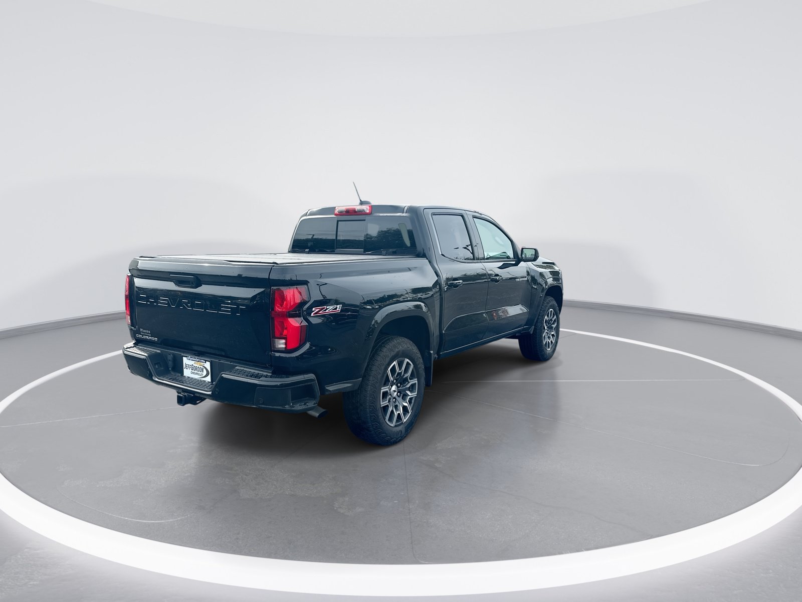 Used 2025 Chevrolet Colorado Z71 AWD/4WD image 9