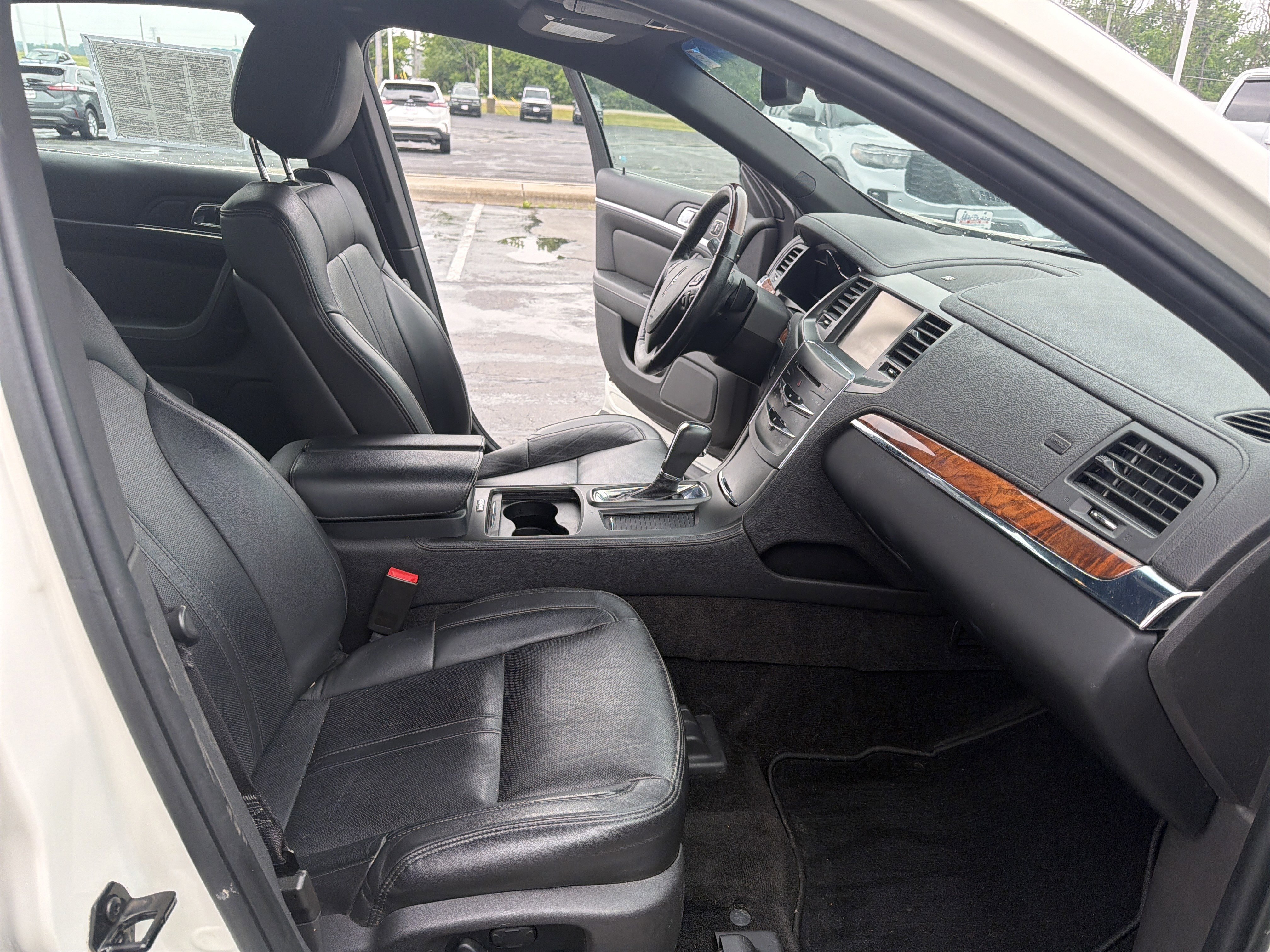 Used 2013 Lincoln MKS AWD image 19