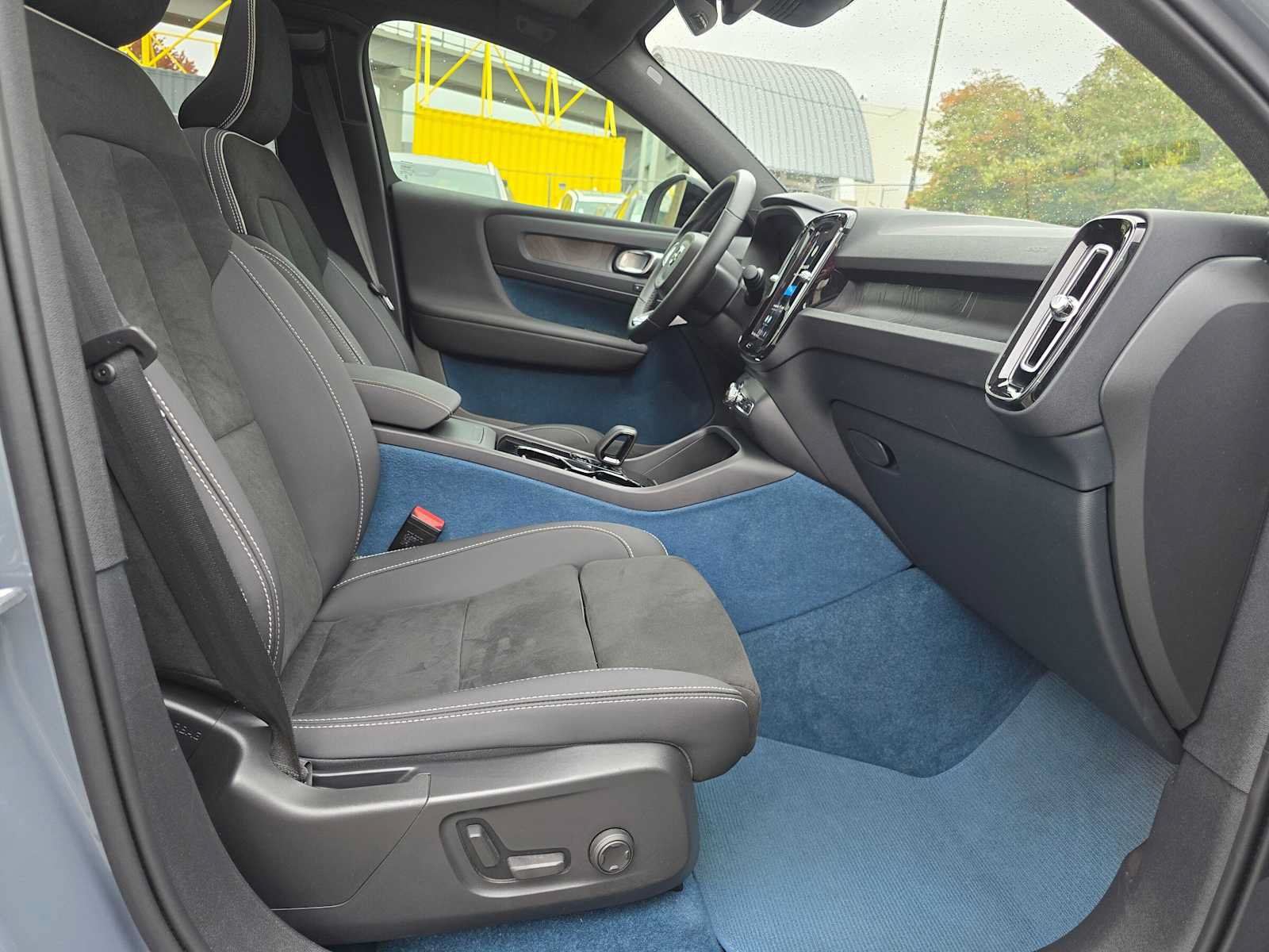 Certified 2023 Volvo C40 P8 Recharge Ultimate AWD/4WD image 11
