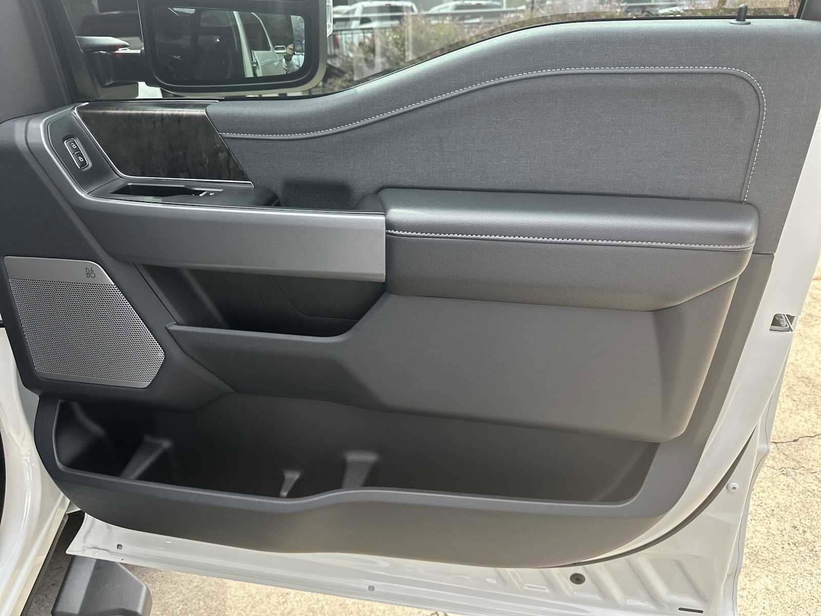 Used 2024 Ford F250 Lariat w/ Black Appearance Package image 28