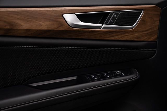 Used 2025 Volkswagen Atlas SE image 25