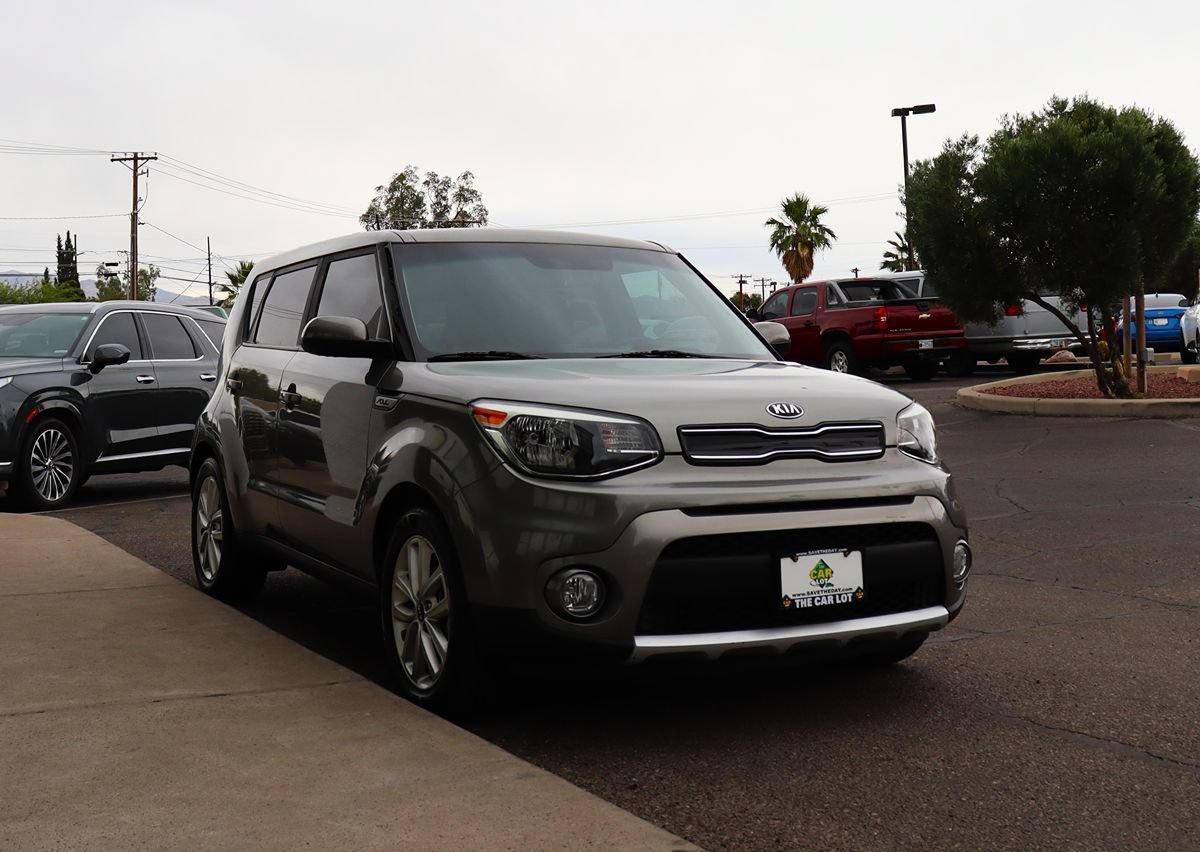 Used 2018 Kia Soul + FWD image 12