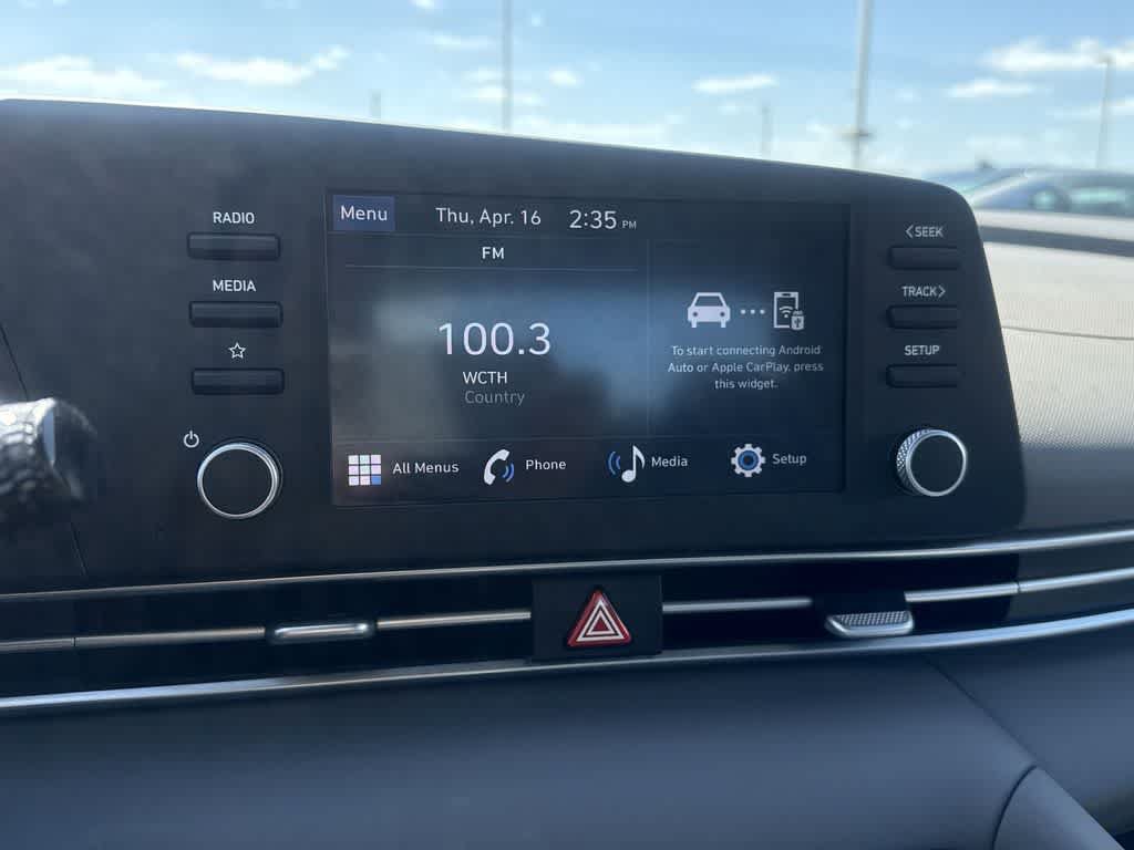 Used 2025 Hyundai Elantra SE FWD image 17
