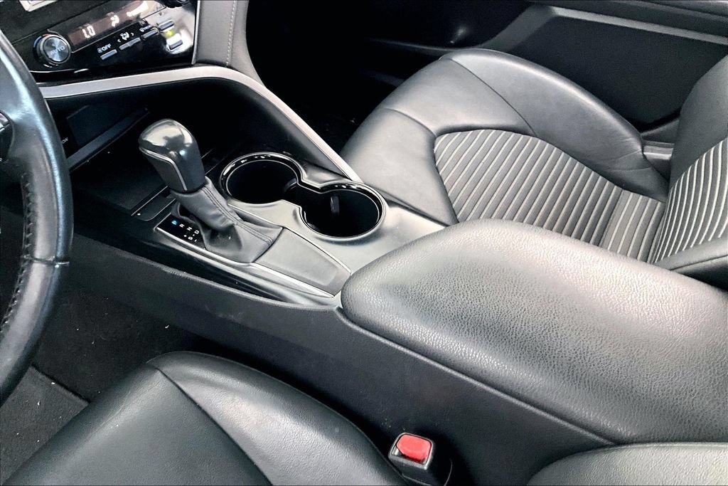 Used 2020 Toyota Camry SE FWD image 16