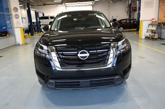 Used 2025 Nissan Pathfinder SV image 2