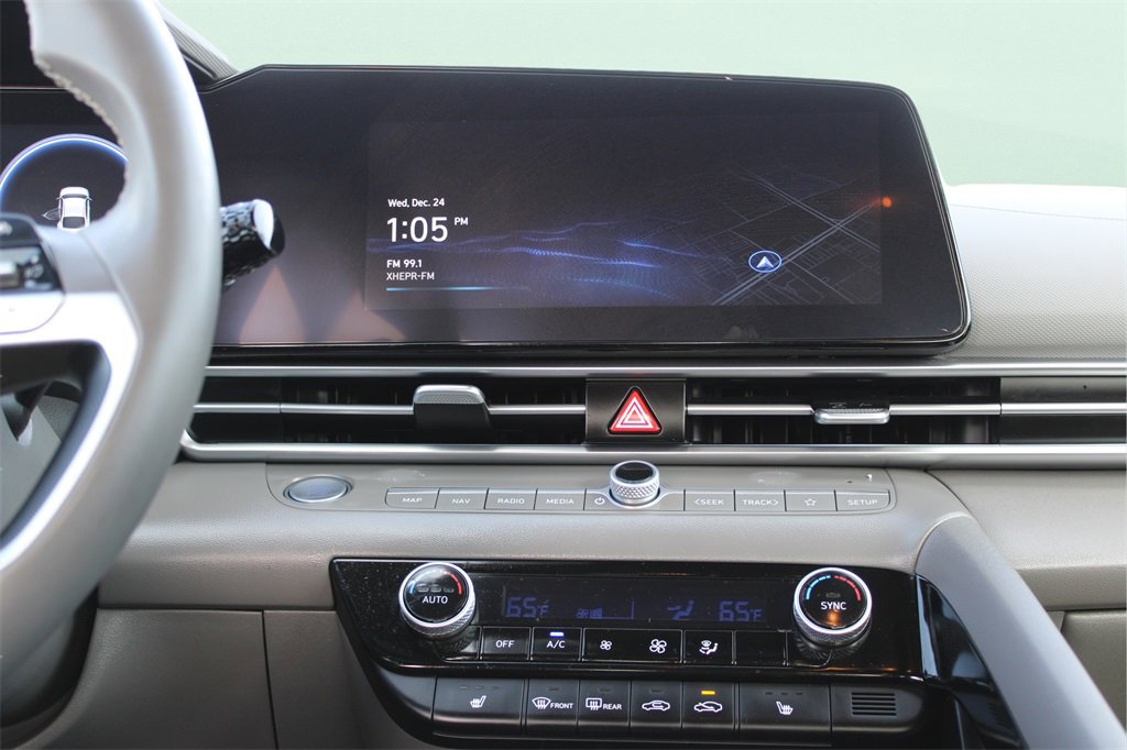 Used 2025 Hyundai Elantra SEL image 20